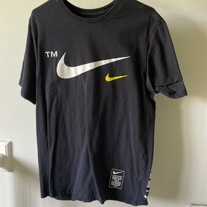 Nike TM Sportwear Graphic Tee